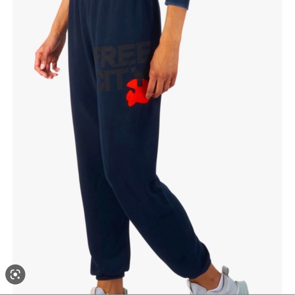FREECITY Sweatpants in Dark Navy